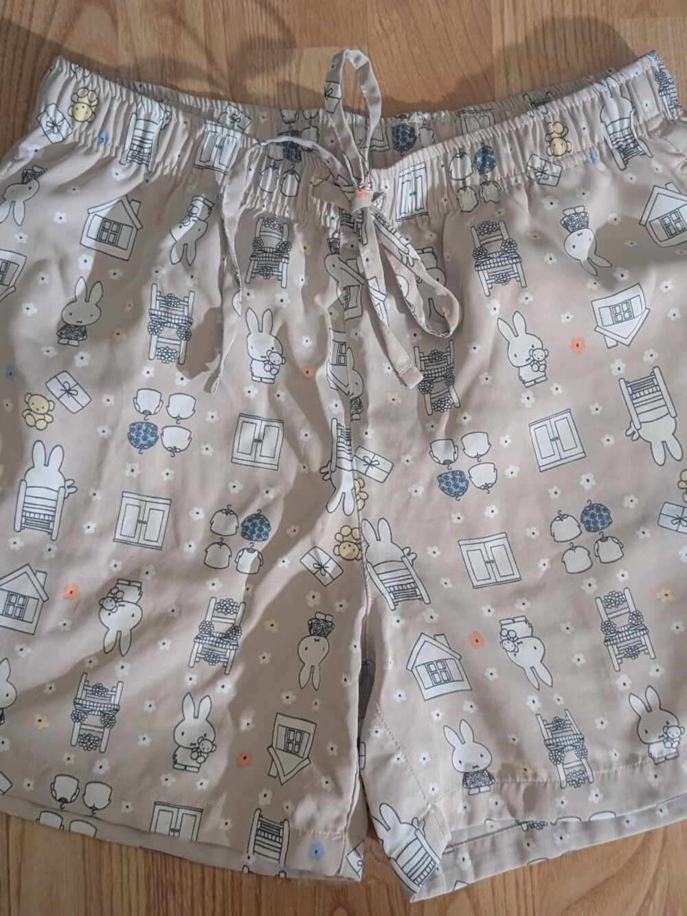 NWOT RARE KOREA UNIQLO Miffy Gray Multicolor Shorts Size US S Or Asia M